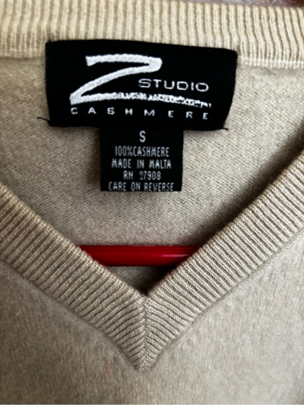 Cashmere Women's V-Neck Sweater in cream